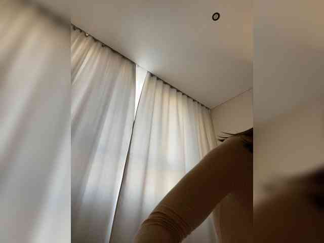 v_-_-_v webcam