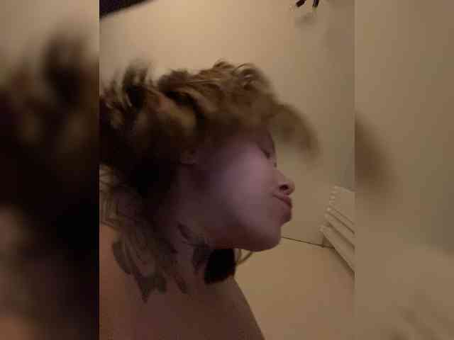 v_-_-_v webcam