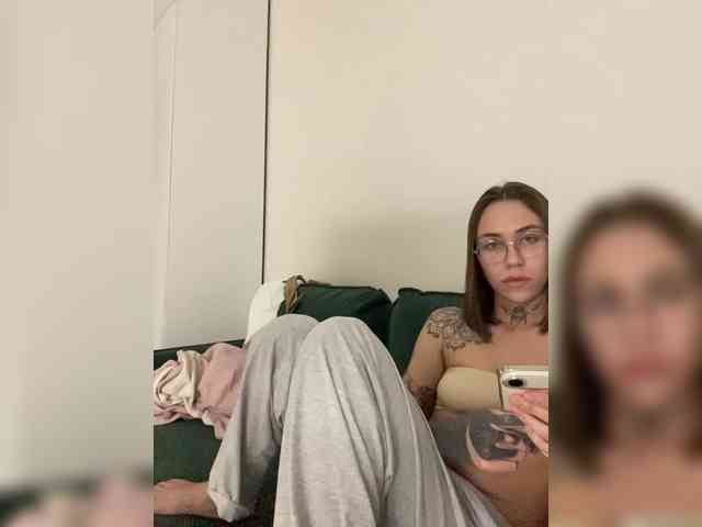 v_-_-_v webcam
