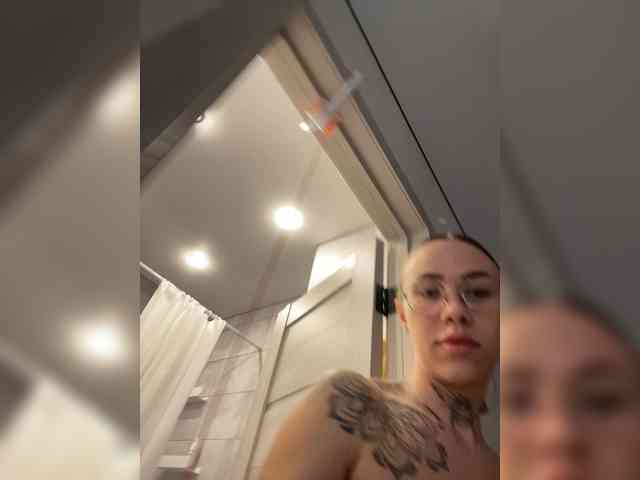 v_-_-_v webcam