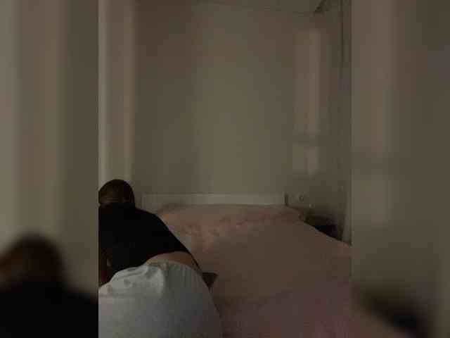v_-_-_v webcam