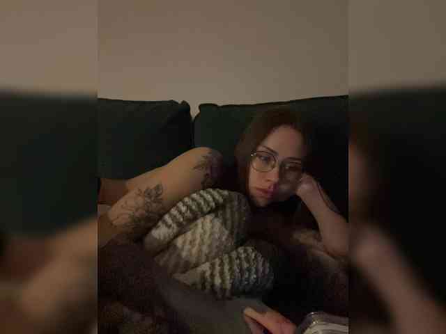 v_-_-_v webcam
