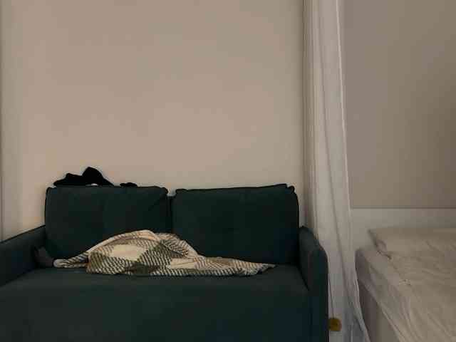 v_-_-_v webcam