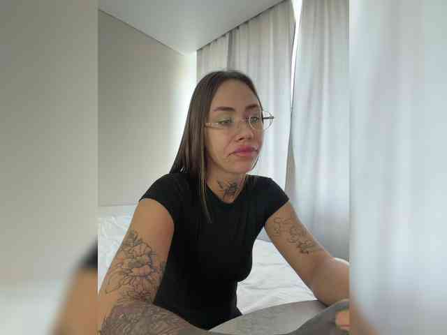 v_-_-_v webcam