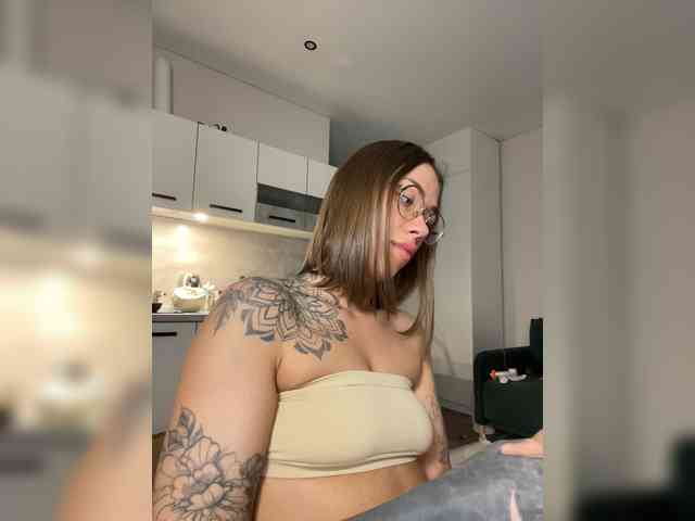 v_-_-_v webcam