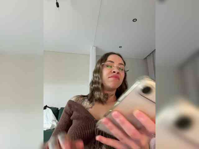 v_-_-_v webcam