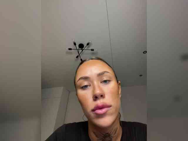 v_-_-_v webcam