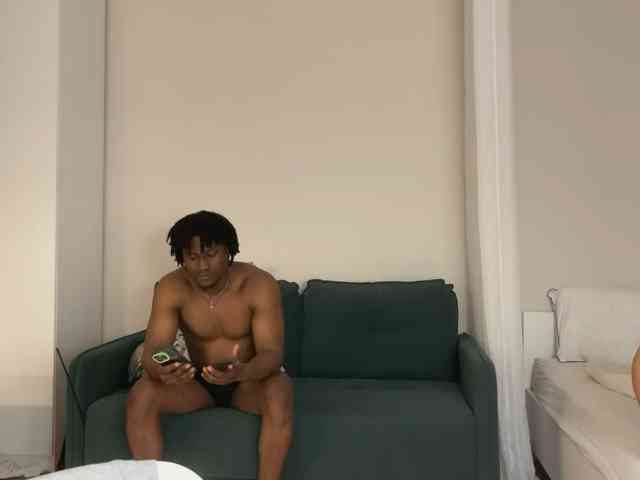 v_-_-_v webcam