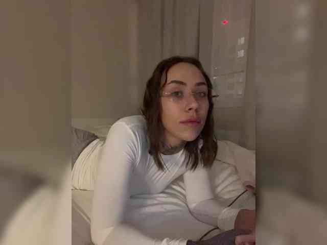 v_-_-_v webcam