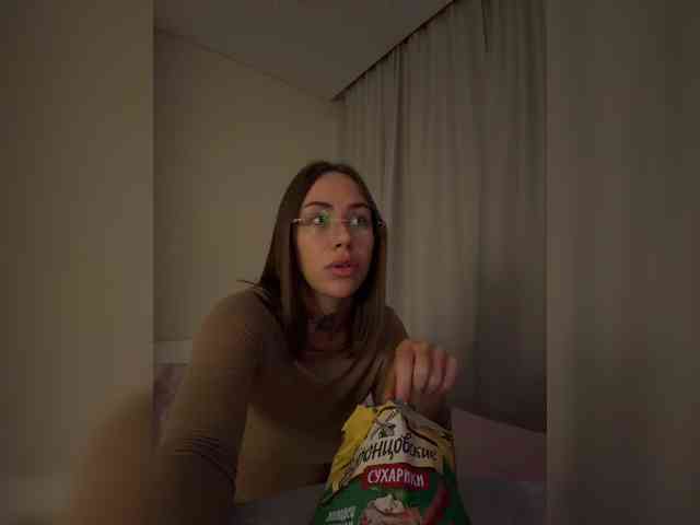 v_-_-_v webcam