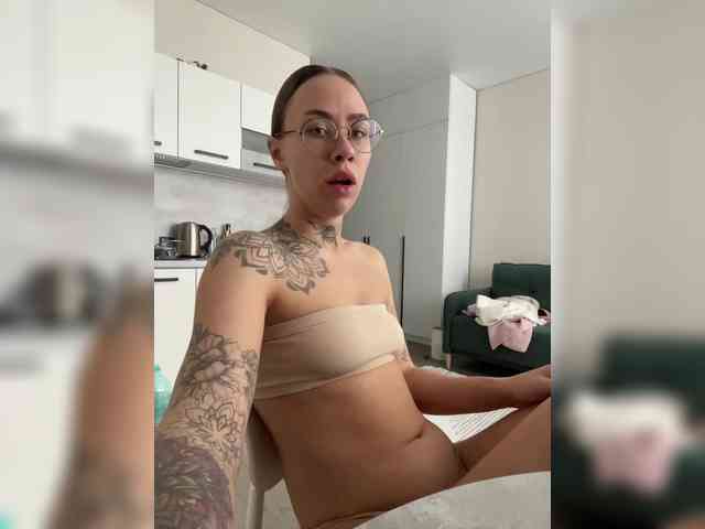 v_-_-_v webcam