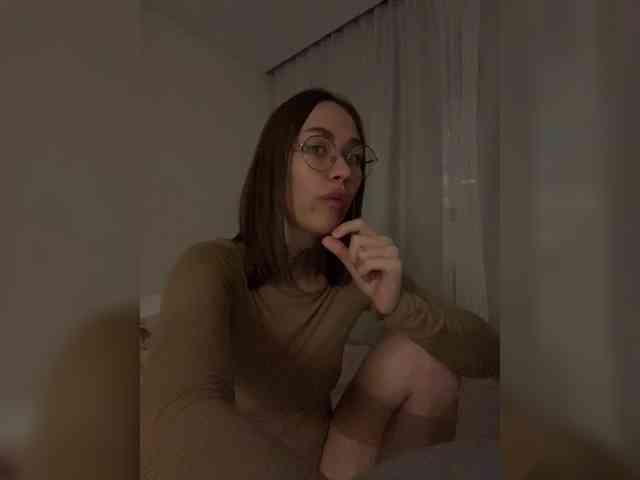 v_-_-_v webcam