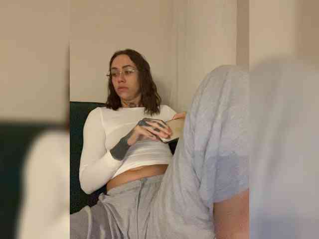v_-_-_v webcam