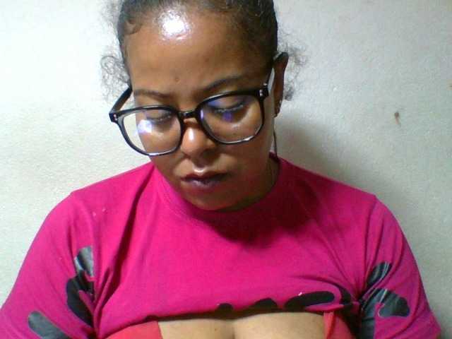 Barbie12 live cam on BongaCams