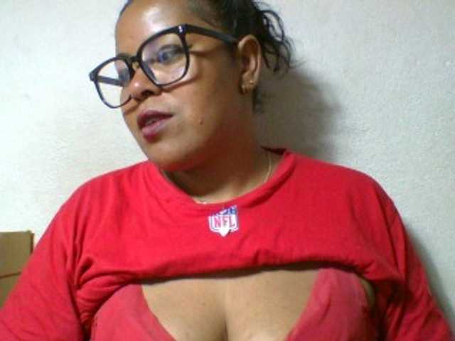 Barbie12, en directo ahora en BongaCams