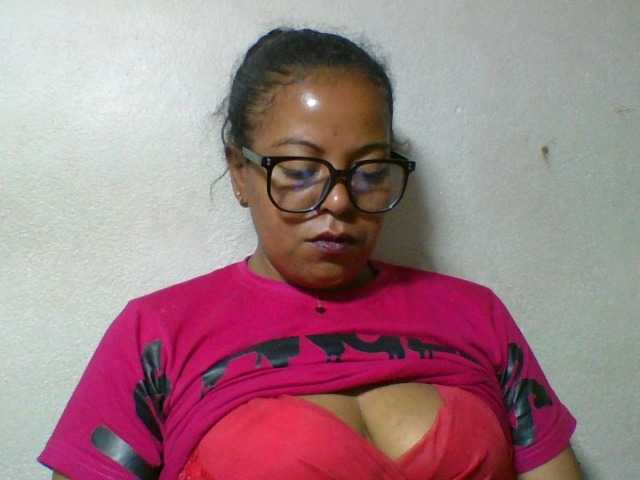 Barbie12 live cam on BongaCams