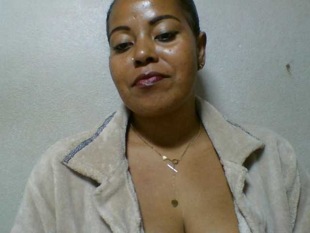 Barbie12 live cam on BongaCams