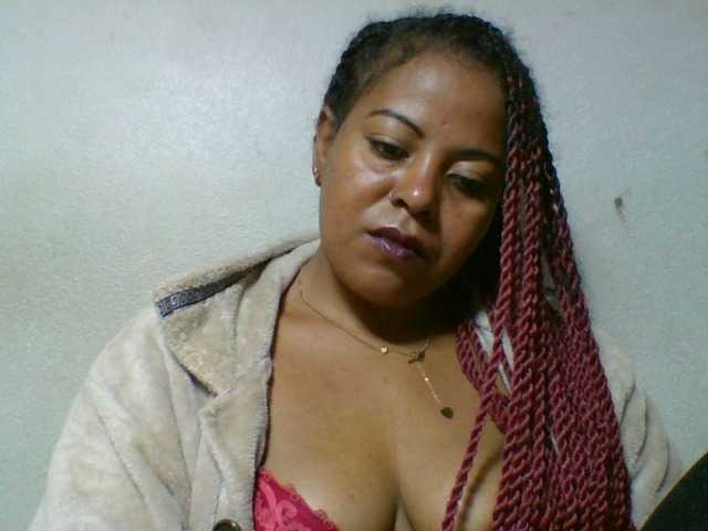 Barbie12 live cam on BongaCams