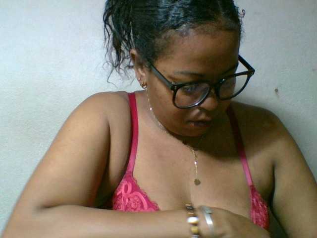 Barbie12 live cam on BongaCams