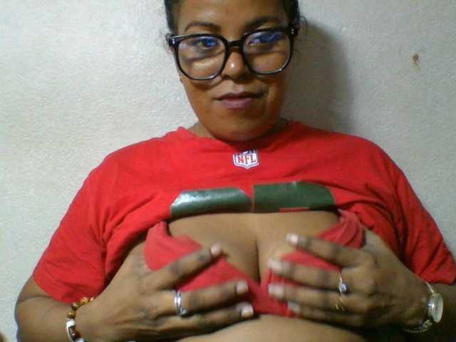 Barbie12 live cam on BongaCams
