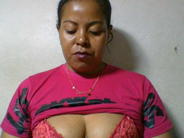 Barbie12 live cam on BongaCams