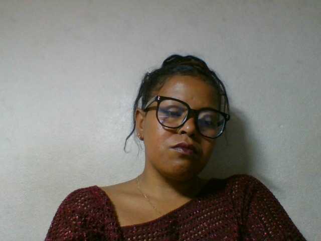 le modèle Barbie12 est en webcam porno dans un show sur le site bongacams, il possède les tags suivants: Ebony,Brunette,Shaved