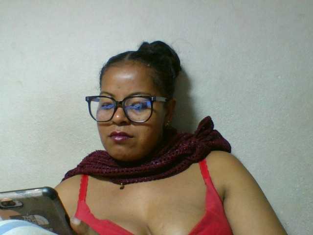 Barbie12 live cam on BongaCams