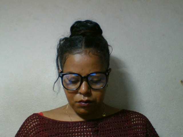 le modèle Barbie12 est en webcam porno dans un show sur le site bongacams, il possède les tags suivants: Ebony,Brunette,Shaved
