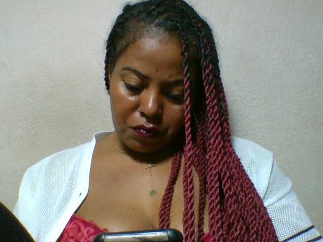 Barbie12 live cam on BongaCams