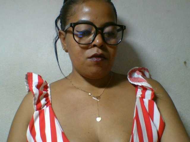 Barbie12 live cam on BongaCams