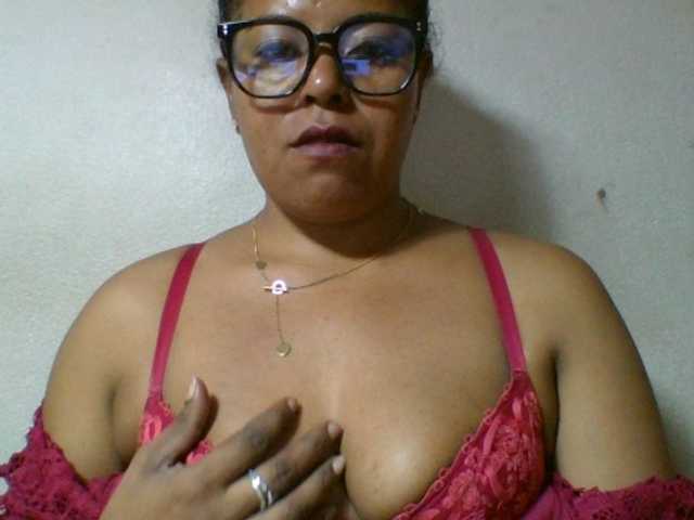 Barbie12 live cam on BongaCams