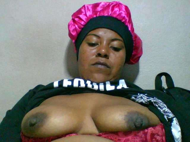 Barbie12 live cam on BongaCams