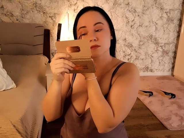 Juliamills live cam on BongaCams