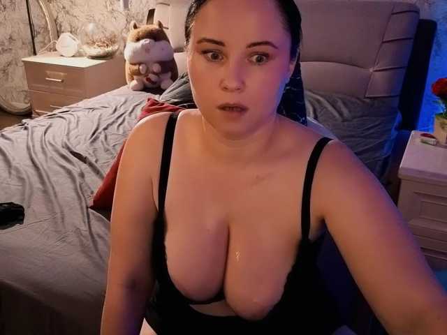 Juliamills, en directo ahora en BongaCams