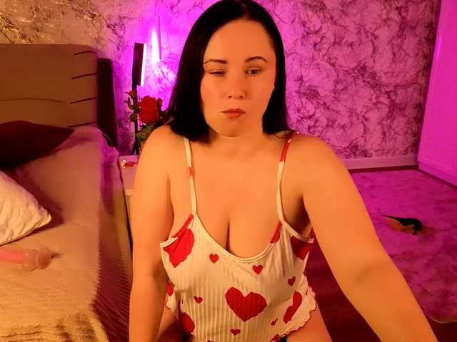 Juliamills live cam preview