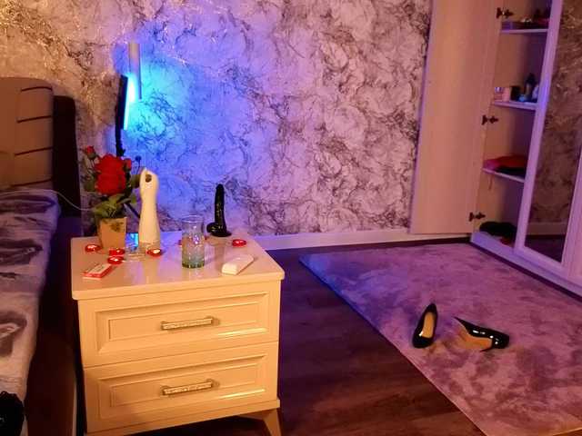 Juliamills live cam on BongaCams
