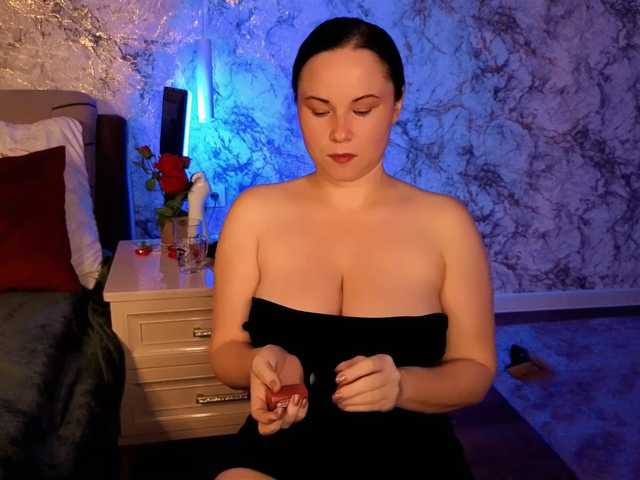 Juliamills live cam on BongaCams