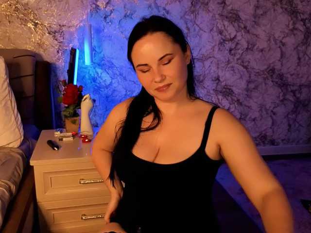 Juliamills live cam on BongaCams