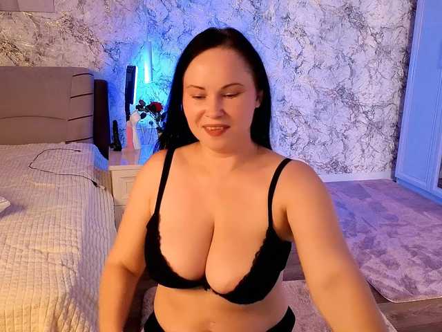 Juliamills live cam