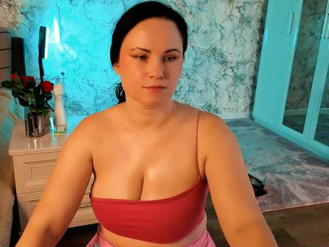 Juliamills live cam on BongaCams