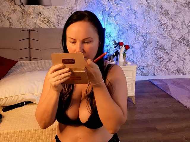 Juliamills live cam