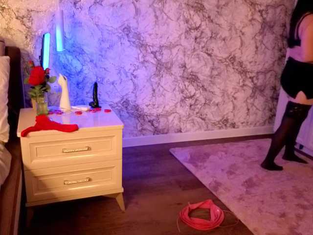 Juliamills live cam on BongaCams