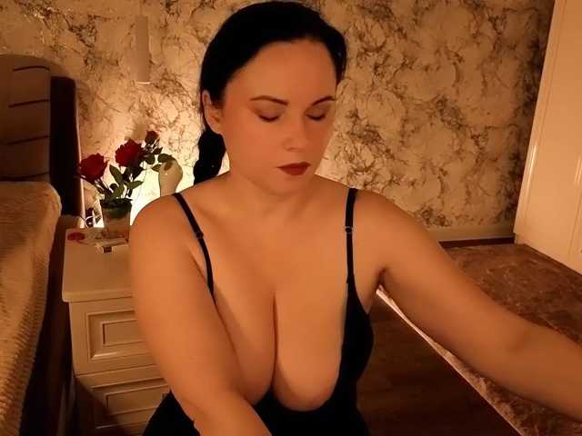 Juliamills live cam preview