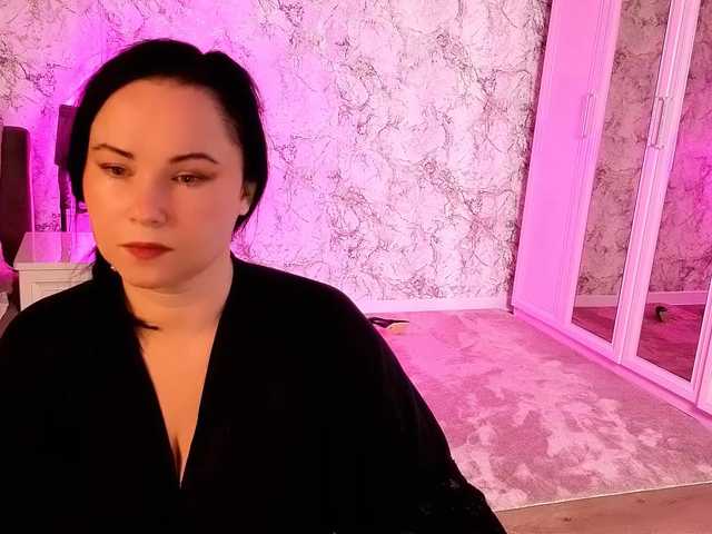 Juliamills live cam on BongaCams