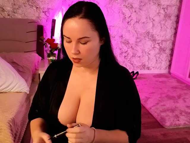 Juliamills live cam on BongaCams