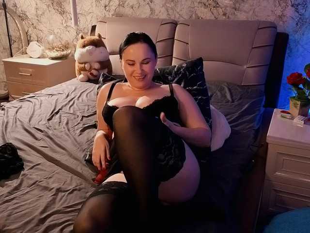 Juliamills, en directo ahora en BongaCams