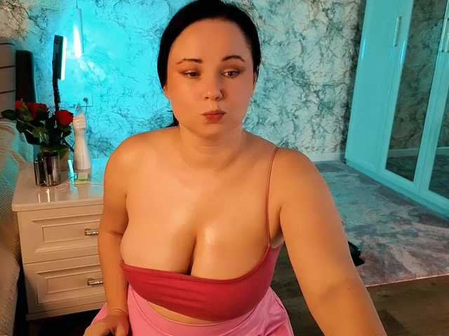Juliamills live cam on BongaCams