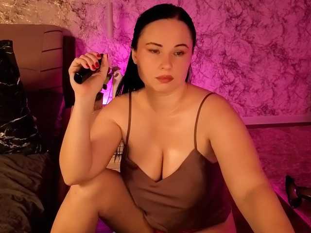 Juliamills, en vivo ahora en BongaCams