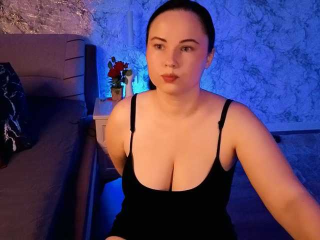 Juliamills, en directo ahora en BongaCams