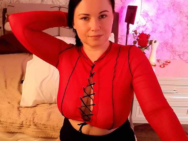 Juliamills live cam on BongaCams